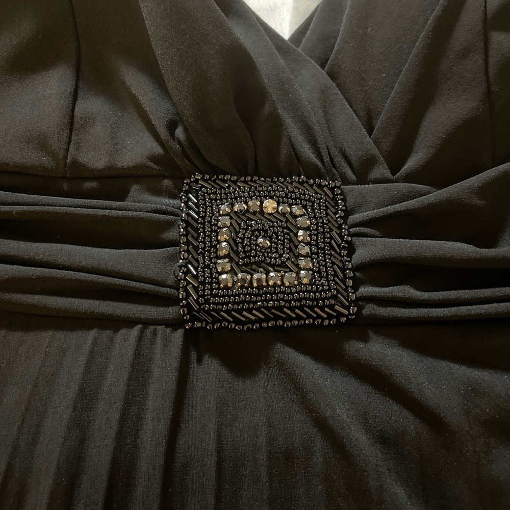 Enfocus Studio Black V-Neck Midi Dress with Embellished Waist - Picture 2 of 6